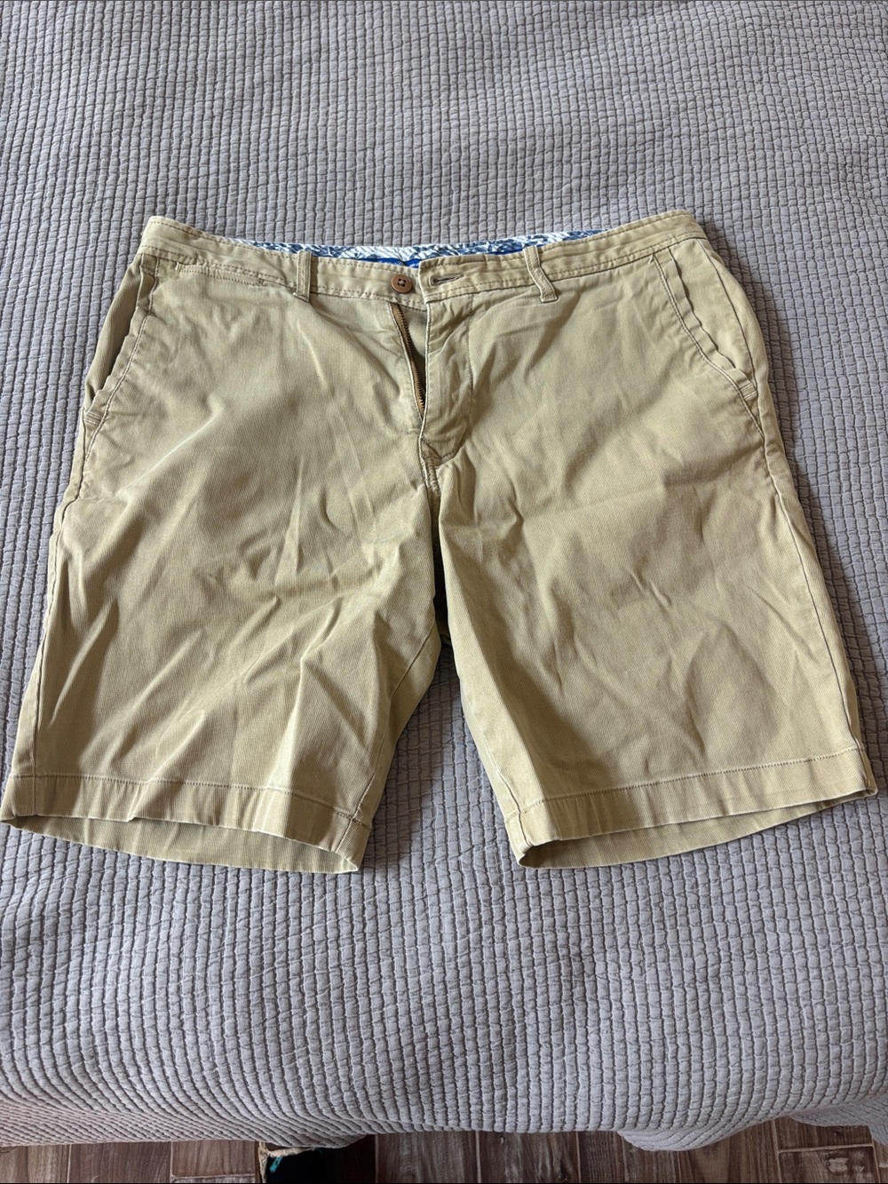 Tommy Bahama Men’s Light Khaki Flat Front Shorts